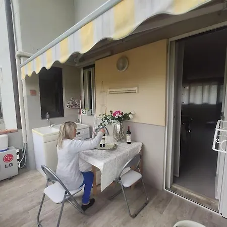 Incantevole Con Parcheggio Gratuito Apartmán *