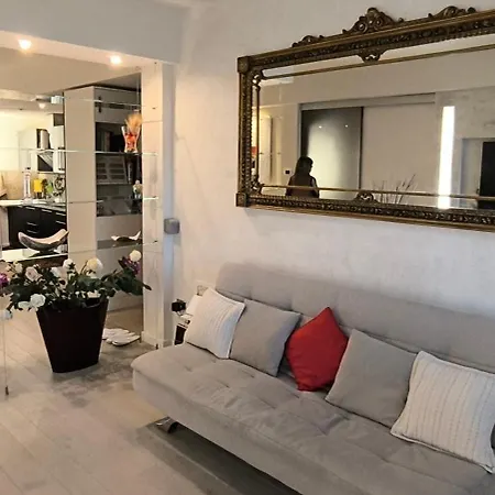 Incantevole Con Parcheggio Gratuito Apartmán