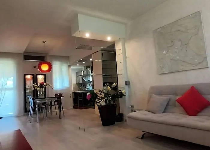 Incantevole Con Parcheggio Gratuito Apartmán